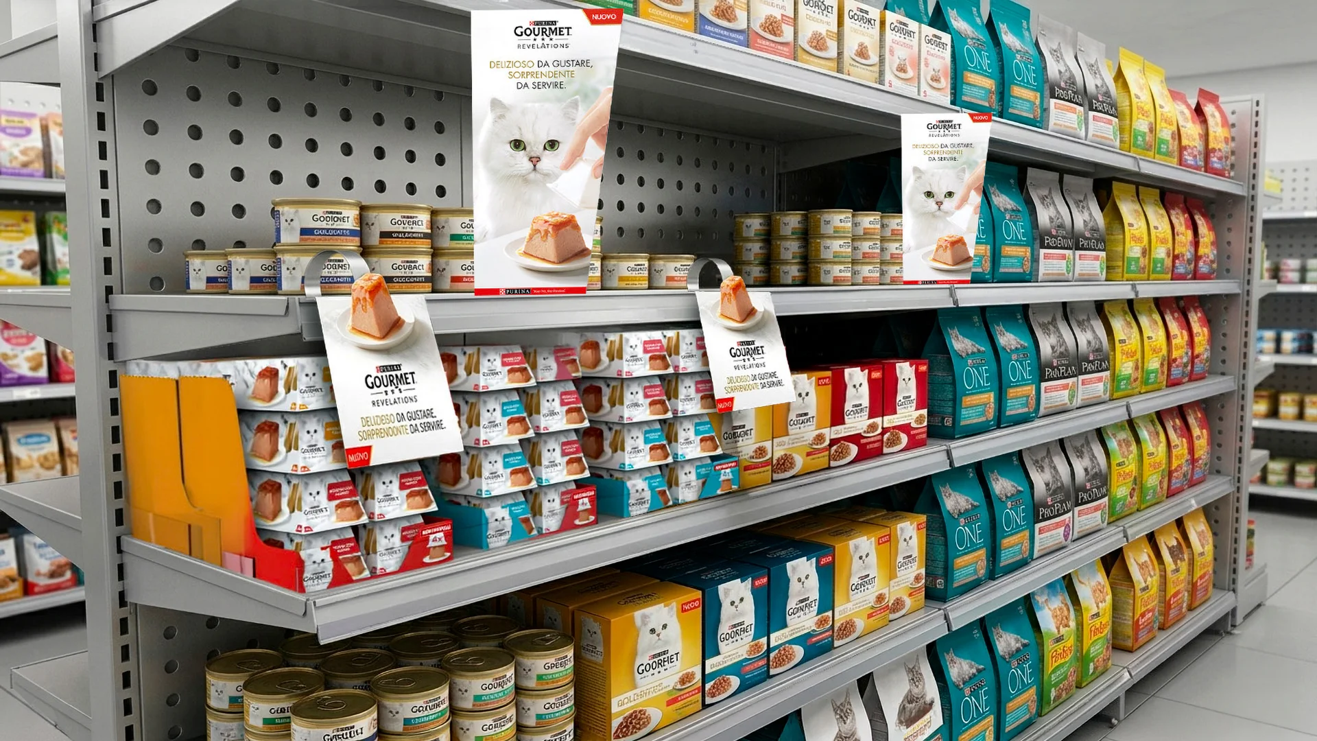 Materiali di comunicazione a scaffale dedicati a Gourmet Revelations
